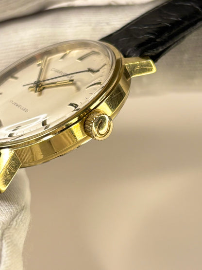 Side profile of Caravelle 1974 vintage men’s dress timekeeper watch Signed crown