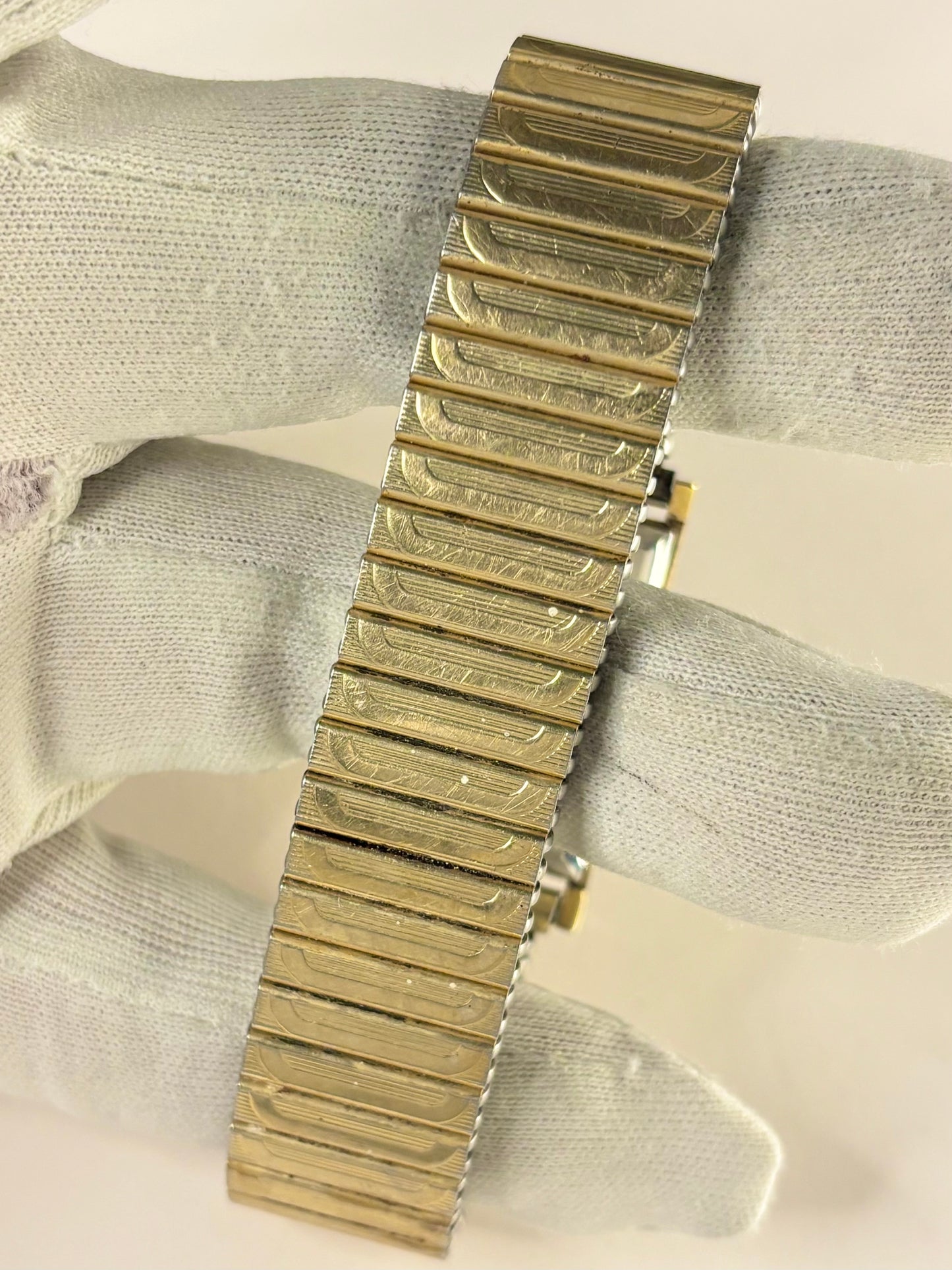 AVIA Vintage 1970’s Men’s *+BOX&PAPERS* Manual Gold Tank Watch