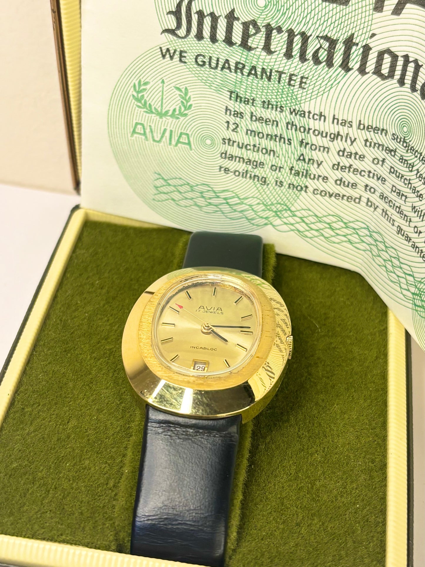 AVIA Vintage 1970’s *+BOX&PAPERS* Men’s Manual Gold Oval Dress Watch
