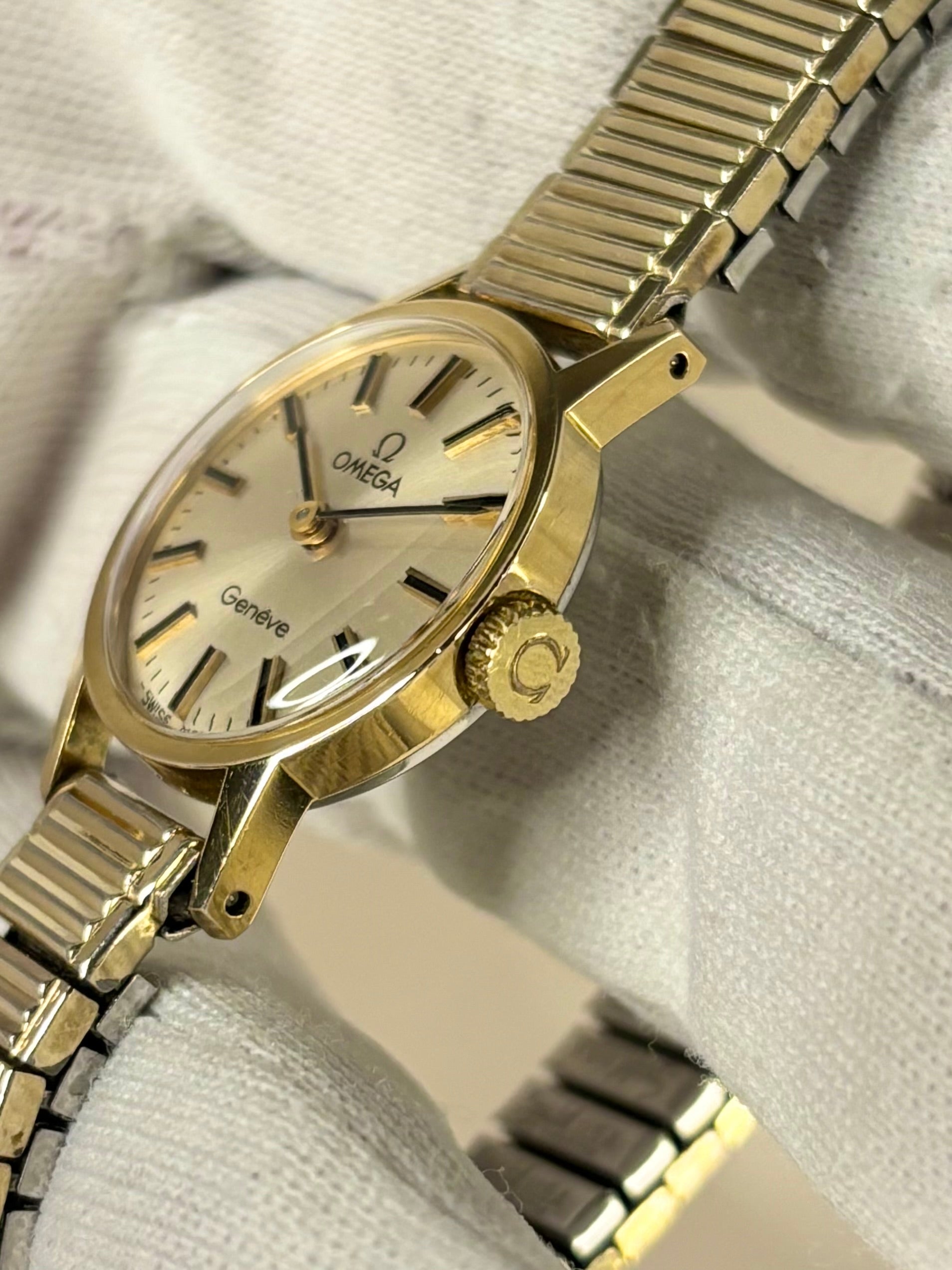 1971 Omega Genève ladies timepiece — manual wind movement, 21mm gold-plated case with omega signed gold crown and caseback design