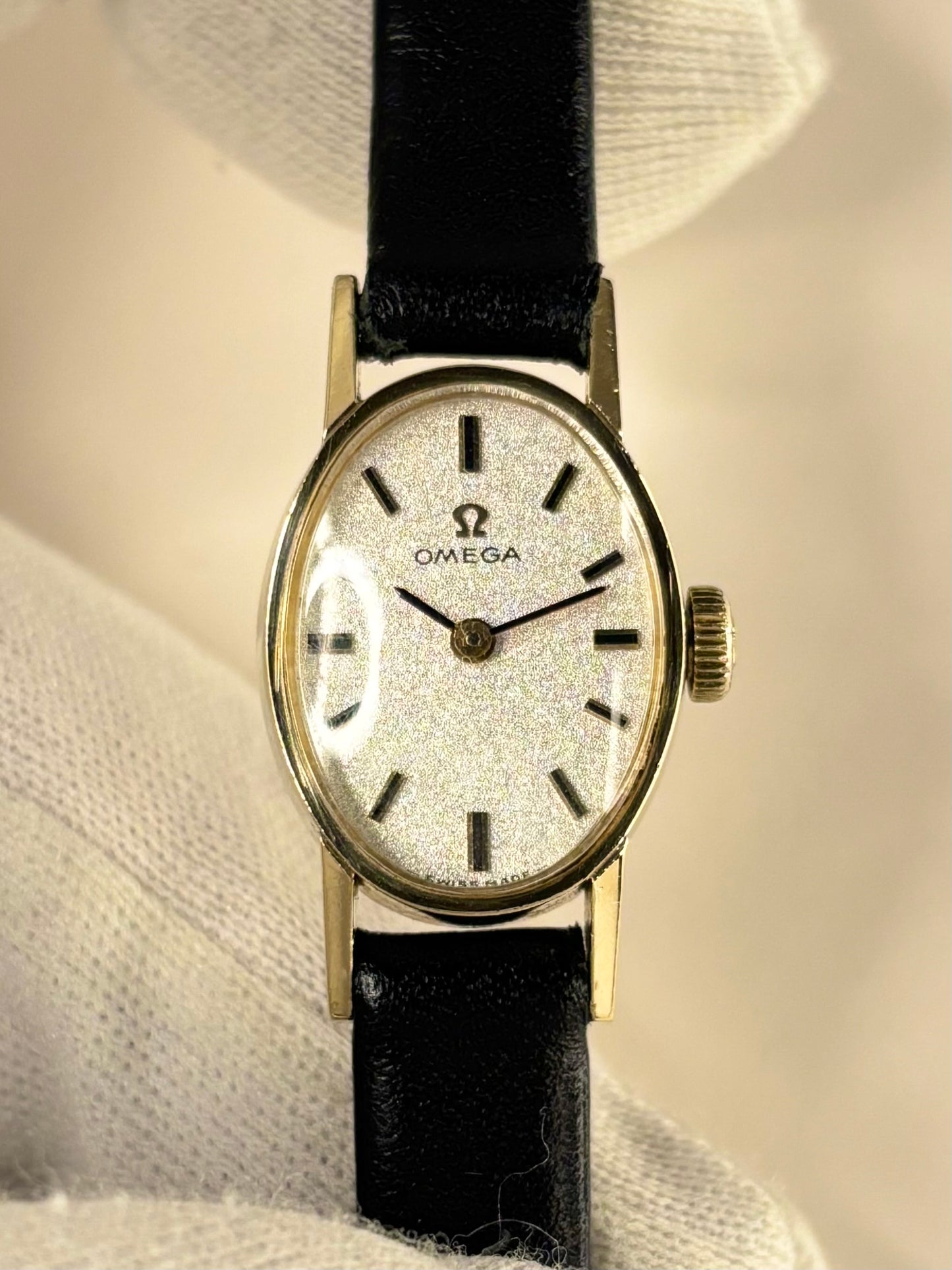 Omega 9ct Gold Ladies Vintage 1970’s Manual Oval Dress Watch - 511.5602 - 485