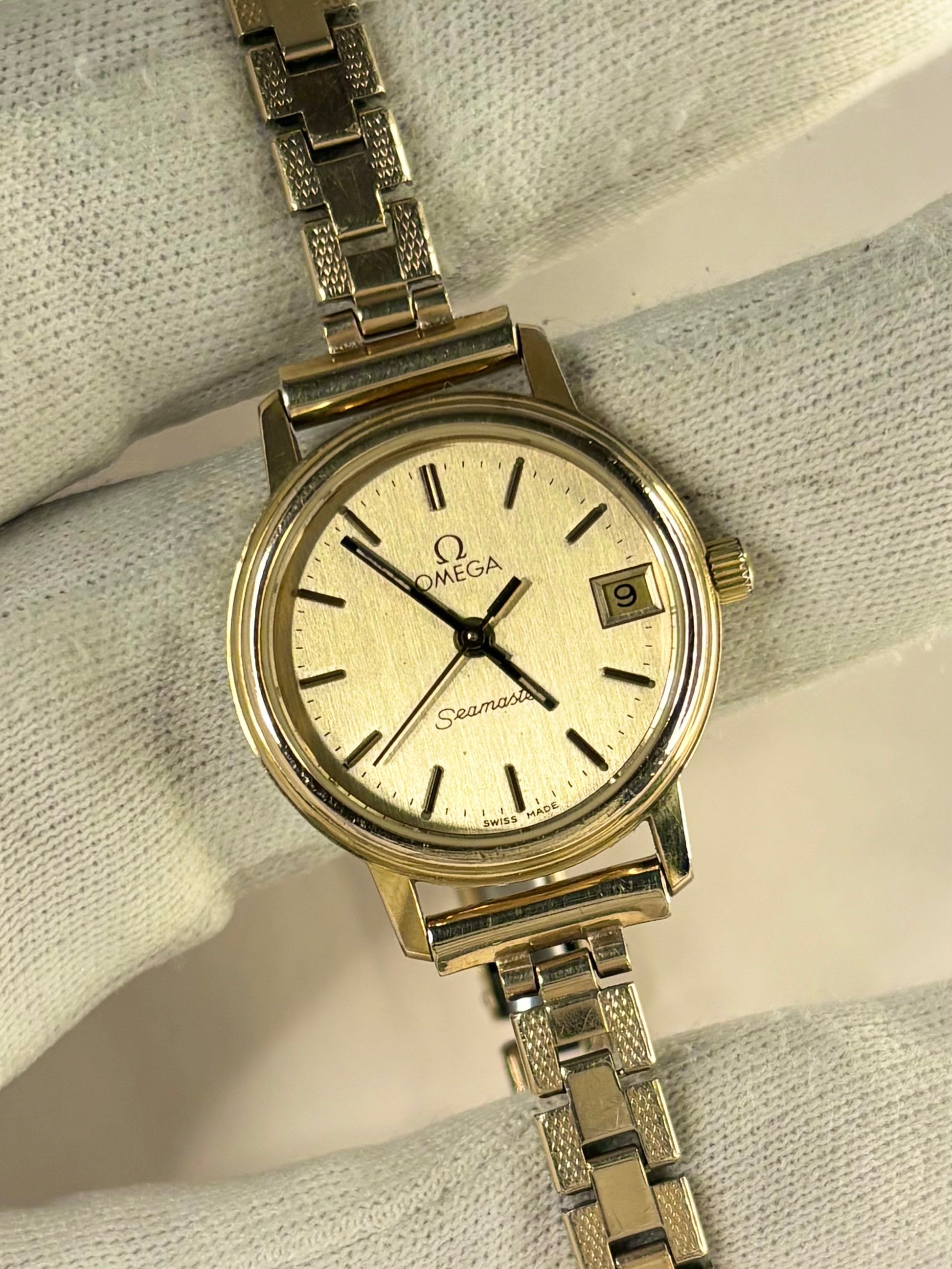 Vintage Omega Seamaster ref. 596.0069 watch – c.1983 ladies' gold-plated quartz dress watch in good condition with minor age-appropriate marks.
