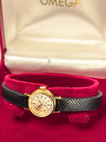 Omega 1967 vintage ladies’ timepiece 18ct solid gold with box and papers
