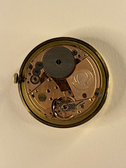 Detailed movement view of Omega Genève Ref. 132.8413 timekeeper calibre 1030 manual wind