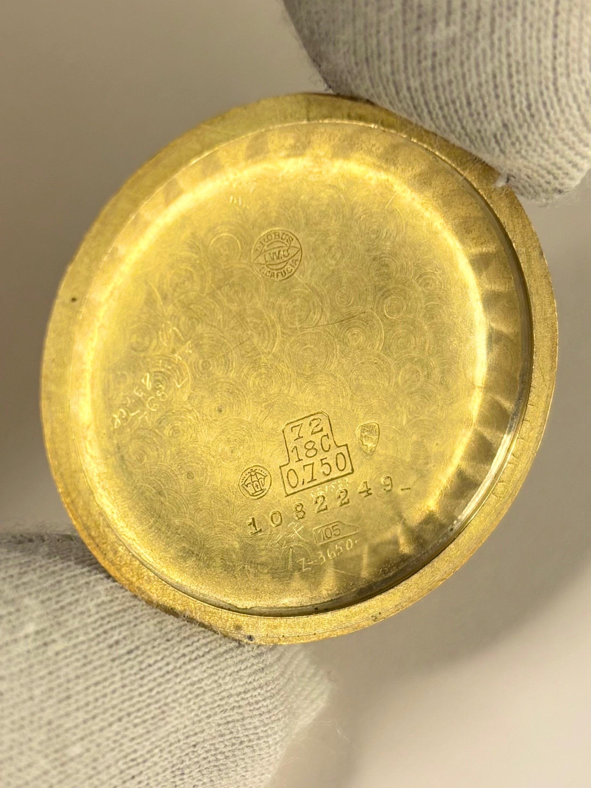 Caseback of IWC Schaffhausen 1944 18ct gold vintage men’s watch