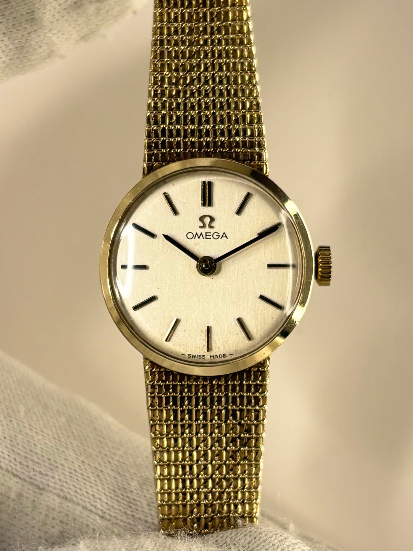 OMEGA 9ct Gold *+BOX* Ladies Vintage 1970’s Manual Watch - 711.5531