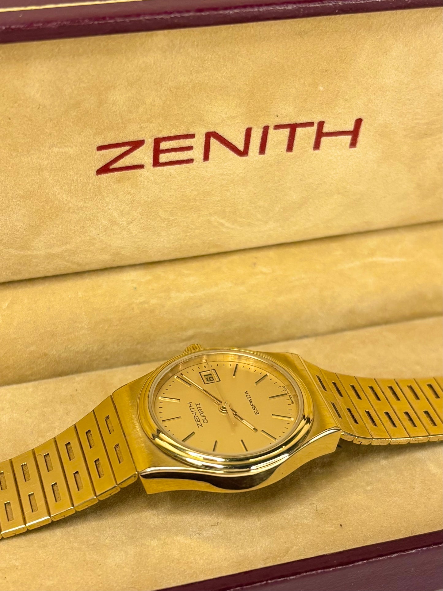 Vintage Zenith quartz timepiece – c.1983 ladies' gold-plated dress watch with gold-toned dial, in great condition with only minor age-appropriate marks, complete with original box.