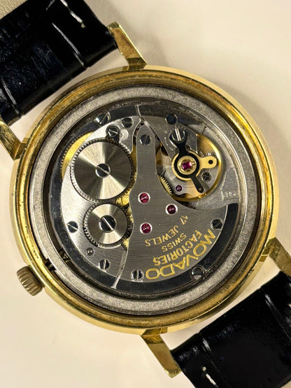 Detailed movement view of Zenith 1973 men’s vintage dress timekeeper Swiss manual calibre