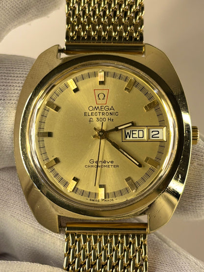 Collectible Omega Genève Ref. 198.031 timekeeper featuring gold plated case and classic dial styling
