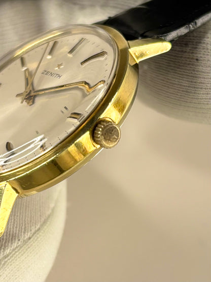 Side profile of Zenith 1973 men’s vintage dress timekeeper with slim gold plated case styling