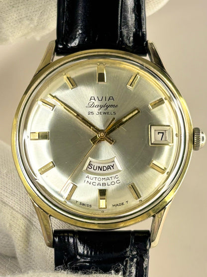 AVIA Daytyme Vintage 1970’s Men’s Automatic Day Date Gold Dress Watch