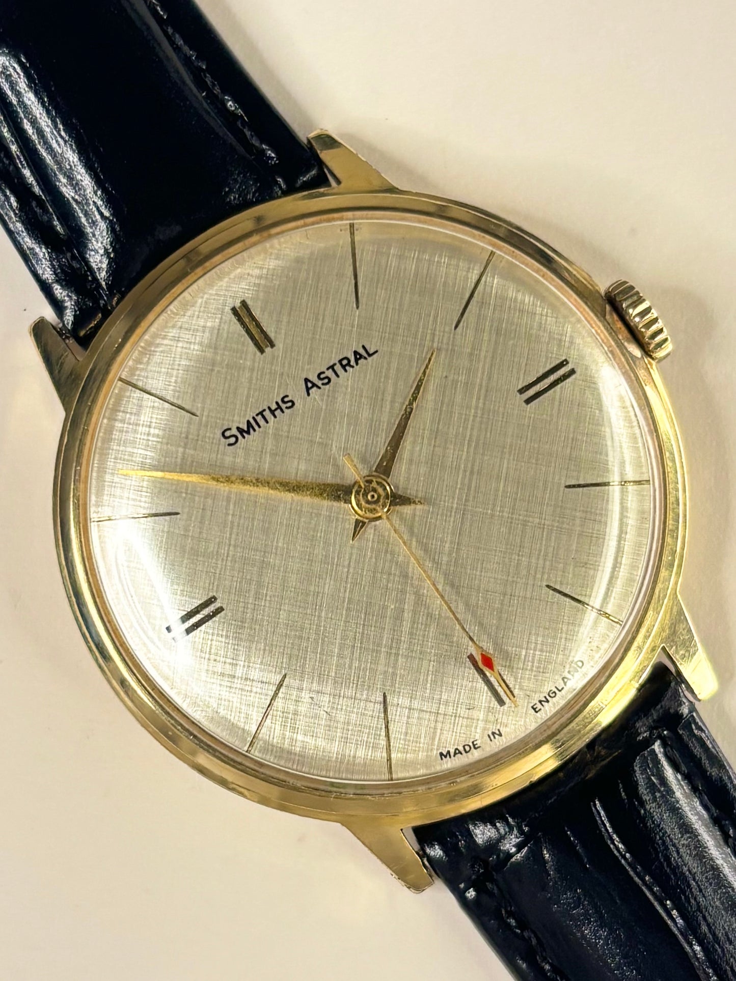 Vintage c.1973 Smiths Astral manual timepiece – men's gold-plated dress watch with rare linen dial, in good condition with only minor age-appropriate marks