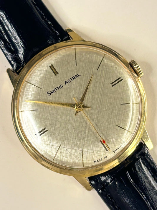 Vintage c.1973 Smiths Astral manual timepiece – men's gold-plated dress watch with rare linen dial, in good condition with only minor age-appropriate marks