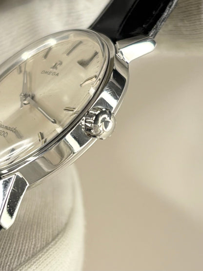 Side view Omega Seamaster 600 135.011 vintage manual wind watch omega signed crown