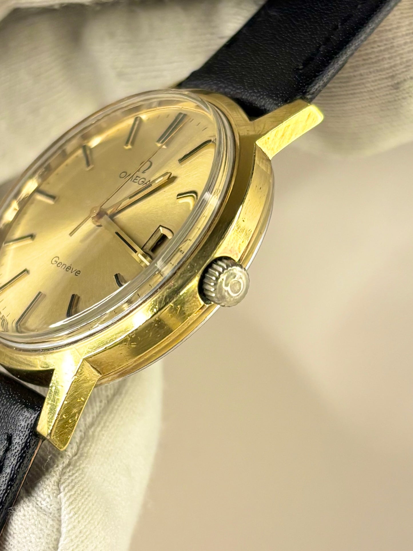 OMEGA Geneve Vintage 1970’s Men’s Manual Date Gold Dress Watch