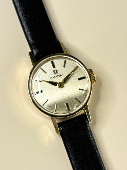 Close up of Omega 1960s ladies’ 9ct gold manual watch crisp dial