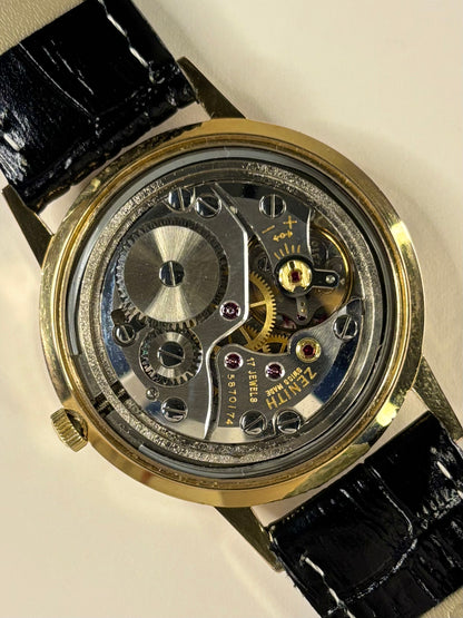 Detailed movement view of Zenith 1965 men’s vintage dress timekeeper calibre 2310 manual