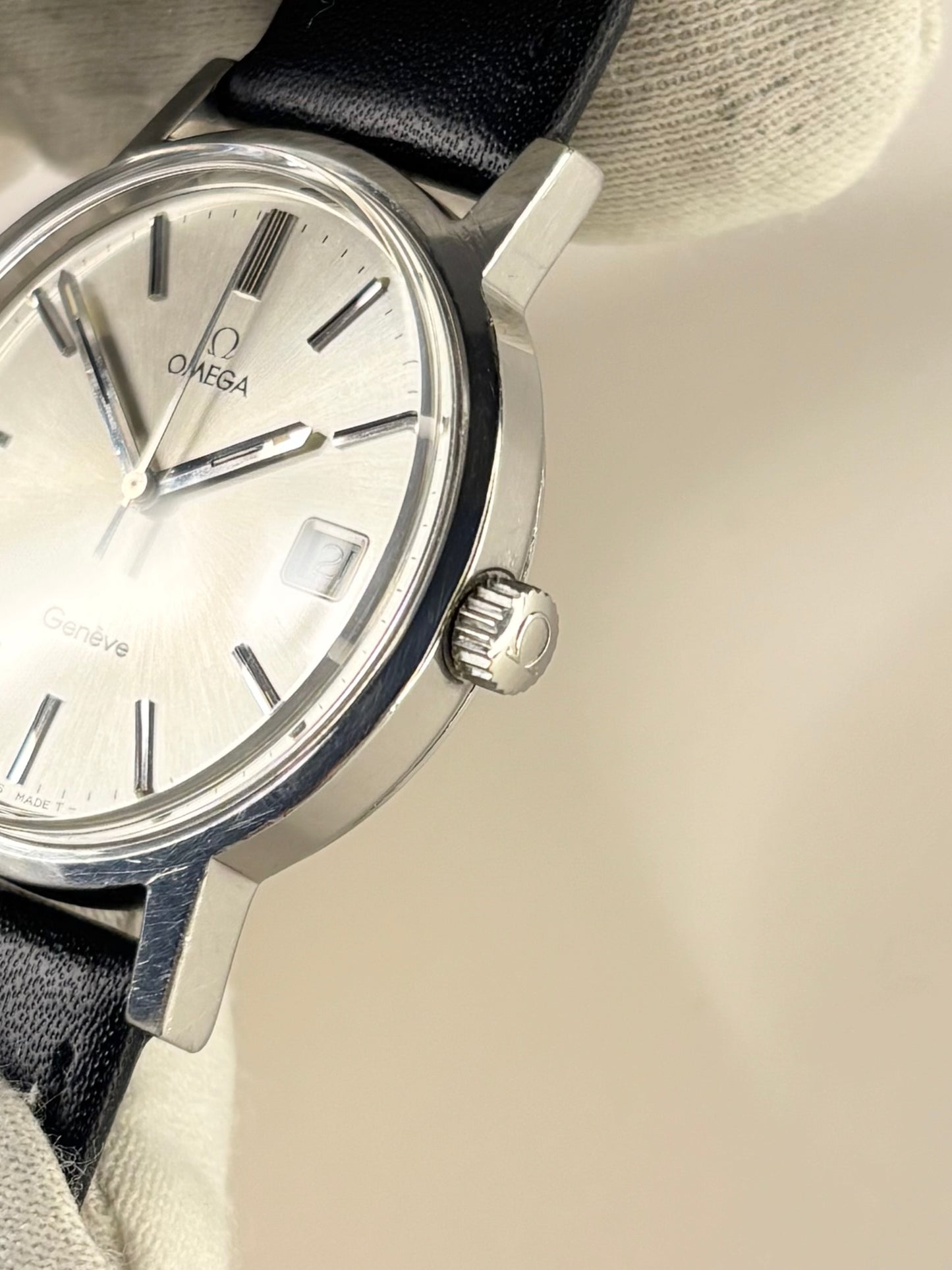 OMEGA Geneve Vintage 1970’s Men’s Manual Date Silver Dress Watch - 136.0104