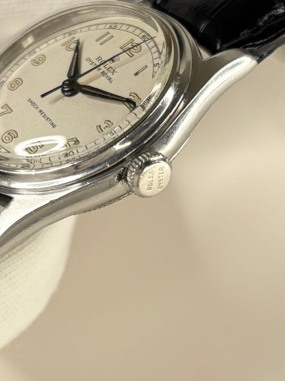 Side view of Rolex Oyster Royal ref. 4444 stainless steel 1944 manual wind men’s watch Rolex signed crown 