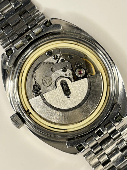 Detailed movement view of Tissot Ref. 44585-7X men’s vintage timekeeper calibre 2481 automatic
