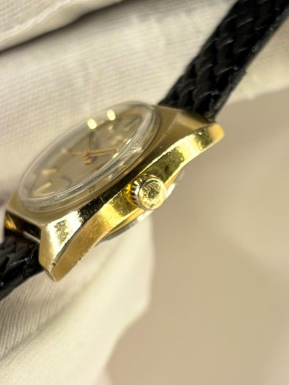 Side profile of Longines 1974 vintage ladies’ dress timekeeper watch